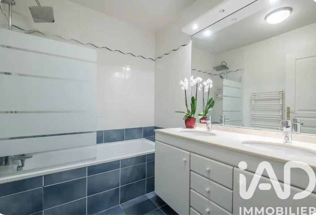 Salles de bain - Appartement Luxe avec Balcon à Buttes-Chaumont