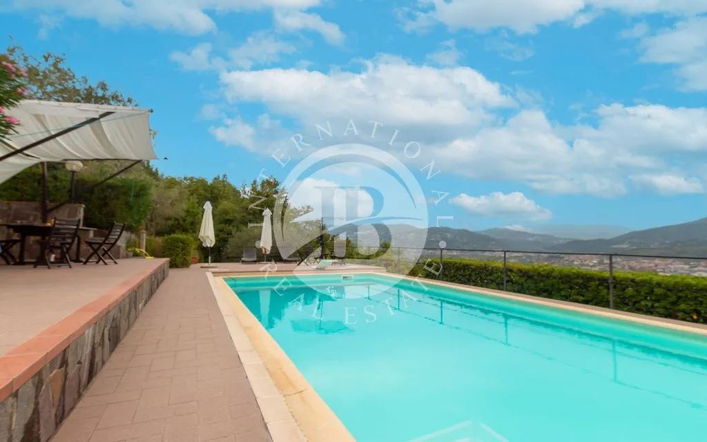 Piscine - Luxury Villa with Pool in Vezzano Ligure