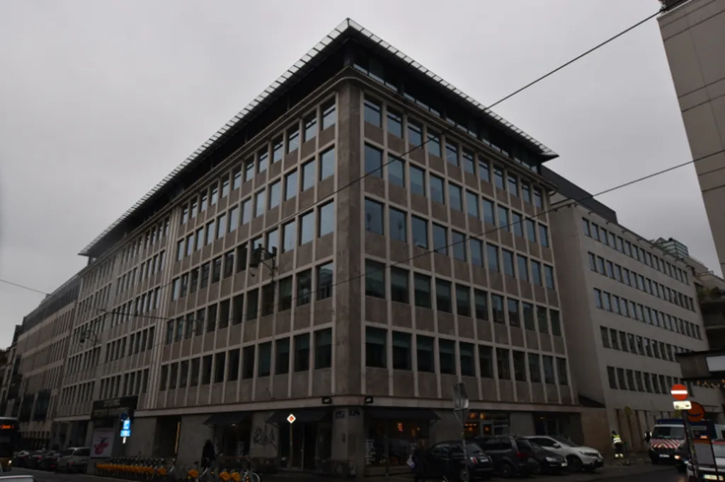 Välivaade - Office Space with Green Patio in Sint-Gillis