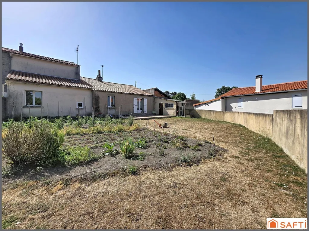 Garden - Renovated House with Garden in Evrunes