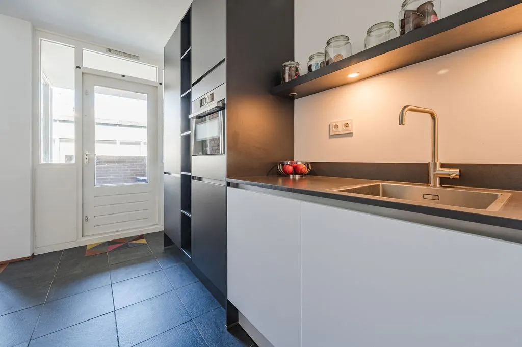 Cucina - Maisonette with Garden Access in Vlaardingen
