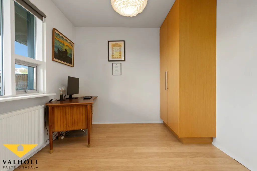 Studio - Accessible Three-Bedroom Flat with Balcony in Akrahverfi