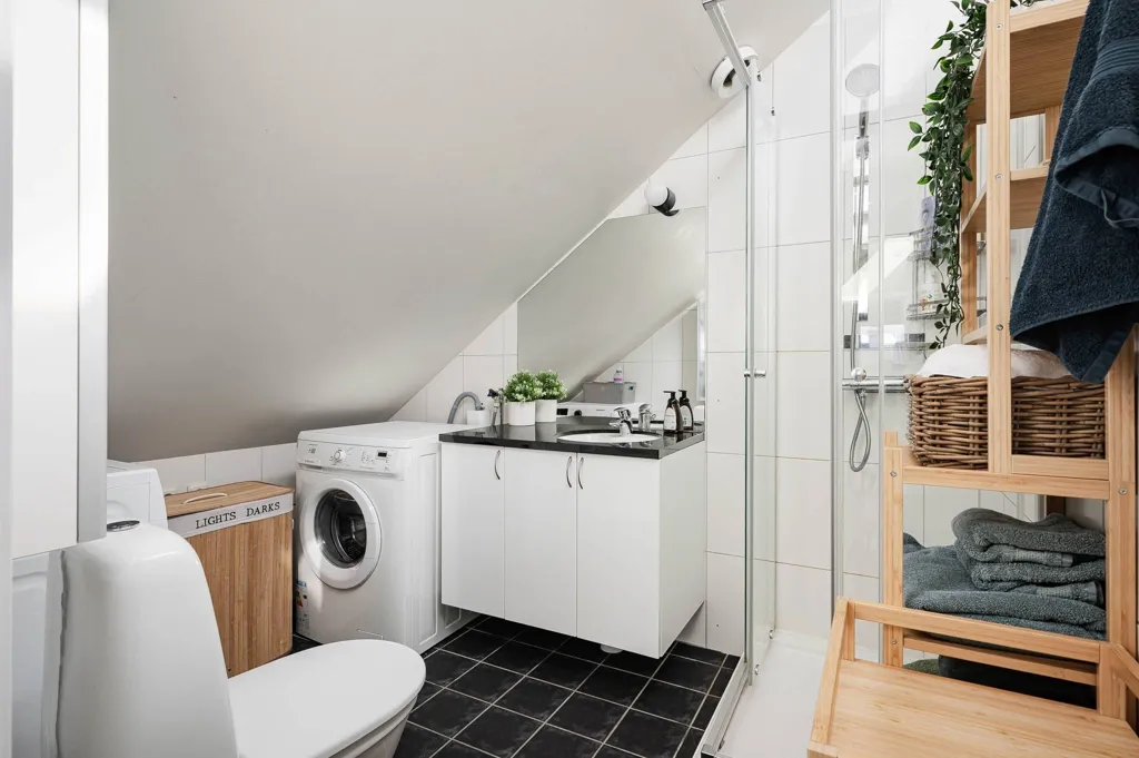 Vannitoad - Modern Flat with Pitched Roof in Helsingborg