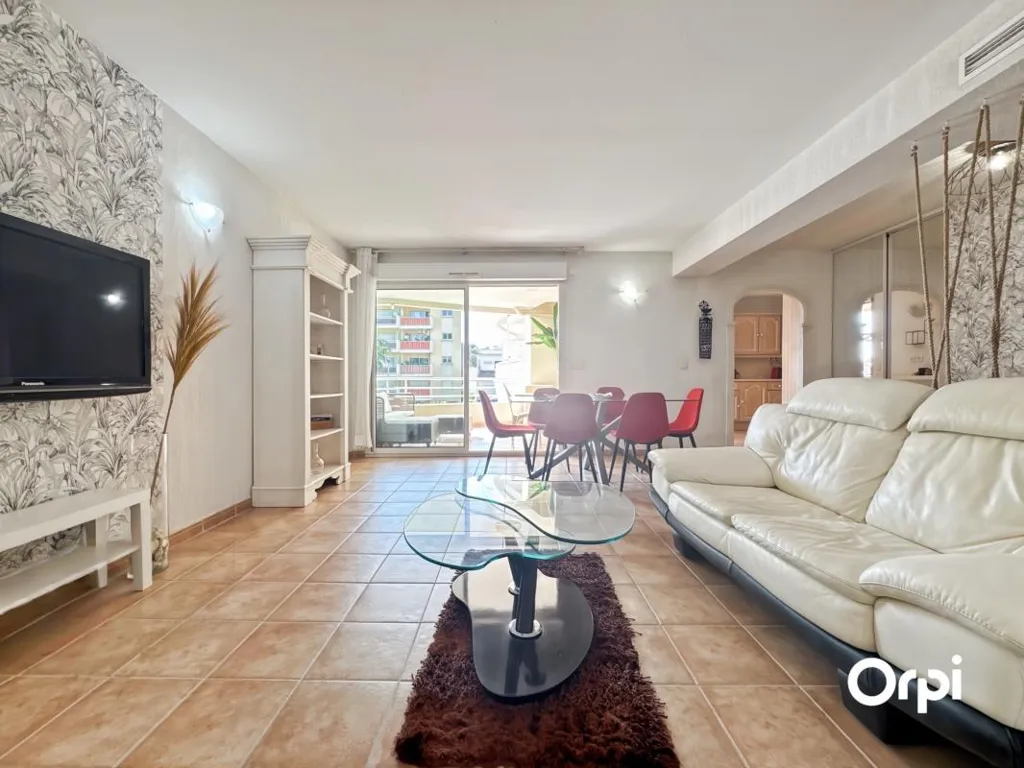 Séjour - Appartement avec Terrasse en Centre-Ville à Cavalaire-sur-Mer