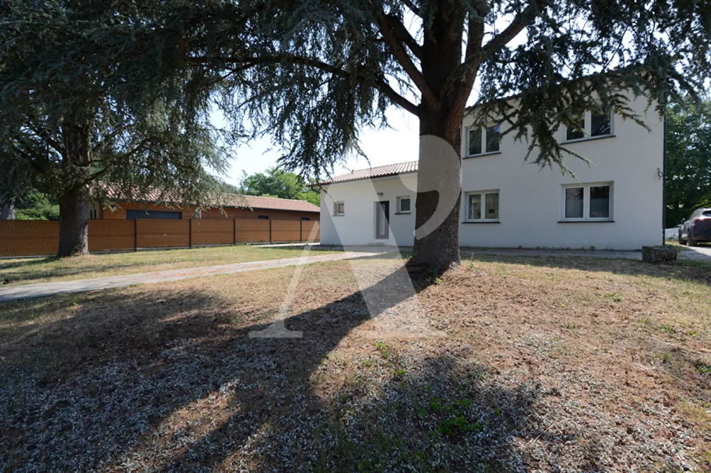 Extérieur - Maison Rénovée avec Terrasse à Sadirac