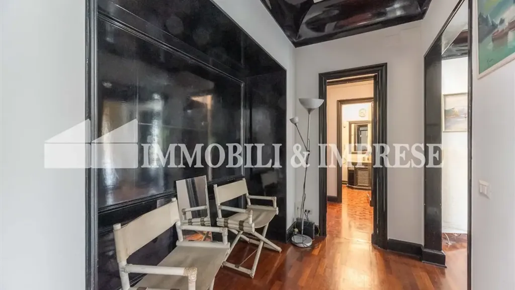 Entrée - Elegant Apartment with Classic Charm in Rome