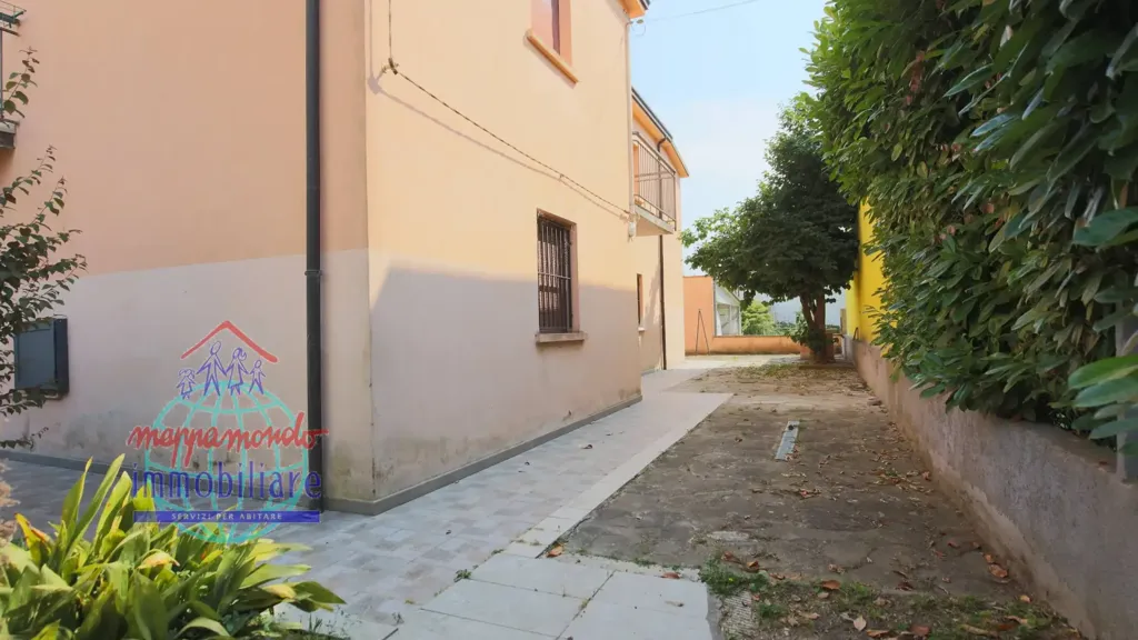Garden - Villa with Private Garden in Cento