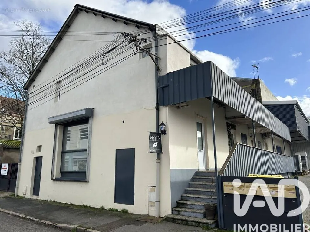 Esterno - Mixed-Use Building with Parking in Montceau-Les-Mines