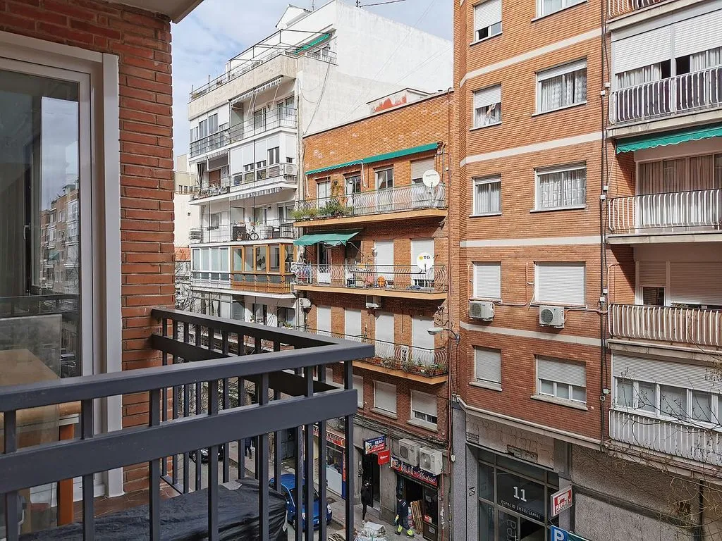 Balcony - 1-Bedroom Flat with Terrace in Cuatro Caminos