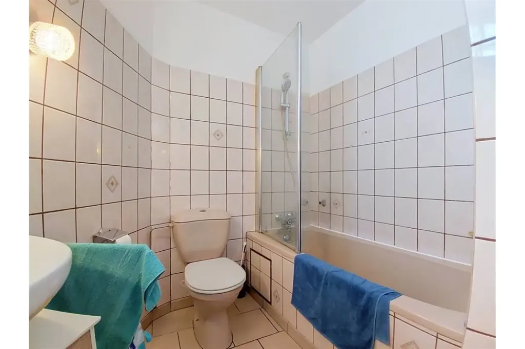 Salles de bain - Appartement Charmant au Centre d'Arlon