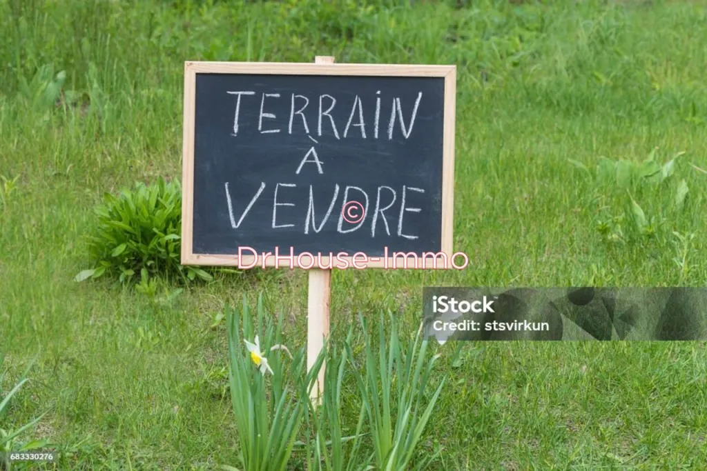Aed - Constructible Plot near Neuville-de-Poitou Centre
