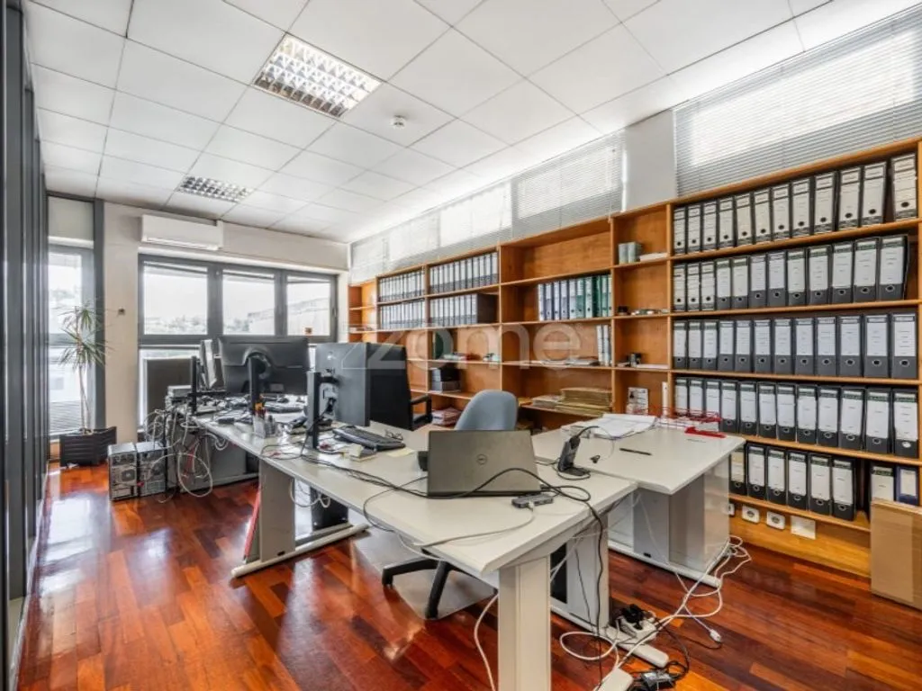 Kabinet - Corporate Office with South Terrace in Maia