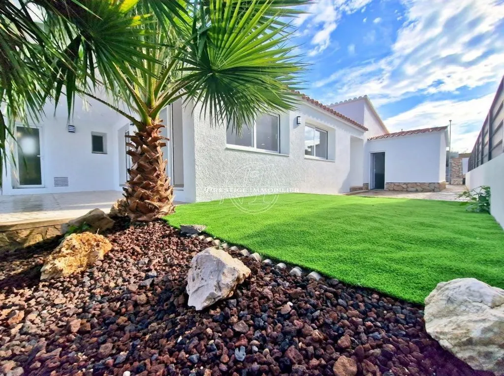 Jardin - Canal-View Villa with Pool in Castelló d'Empúries