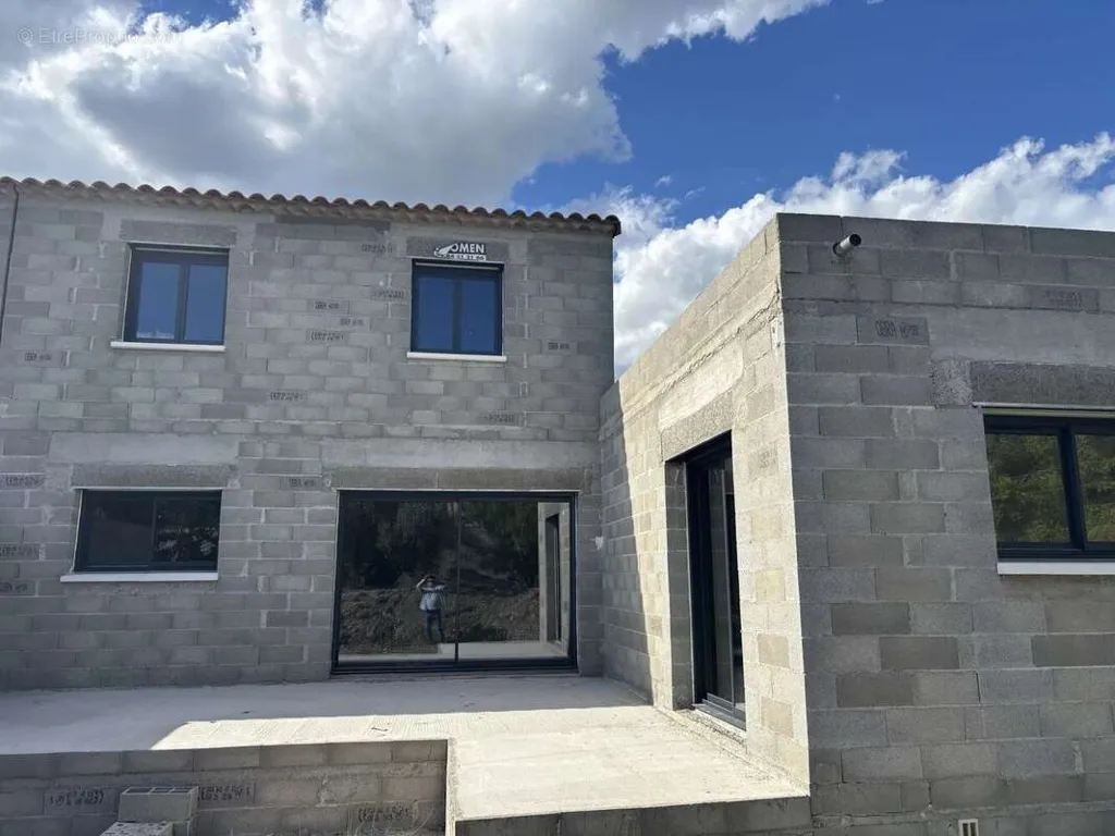 Exterior - Semi-Finished House with Garage in Sorgues
