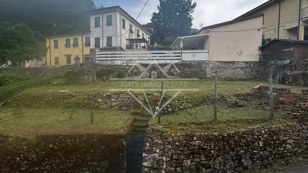 Jardin - Terraced House with Private Garden in Codena, Carrara