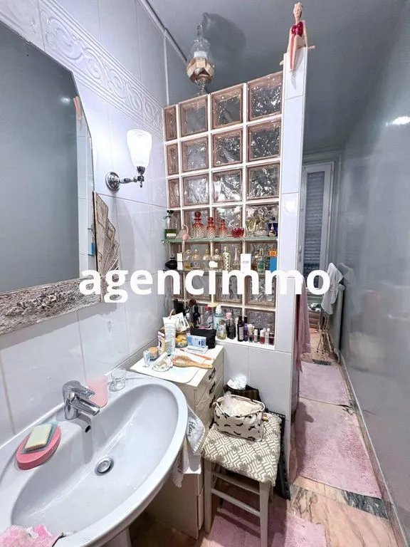 Bagni - Haussmannian Flat in Canal Saint Martin, Paris
