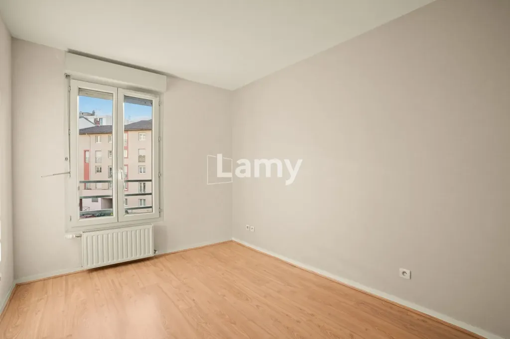 Toad - Bright 3-Bedroom Apartment in Lyon's 3rd Arrondissement