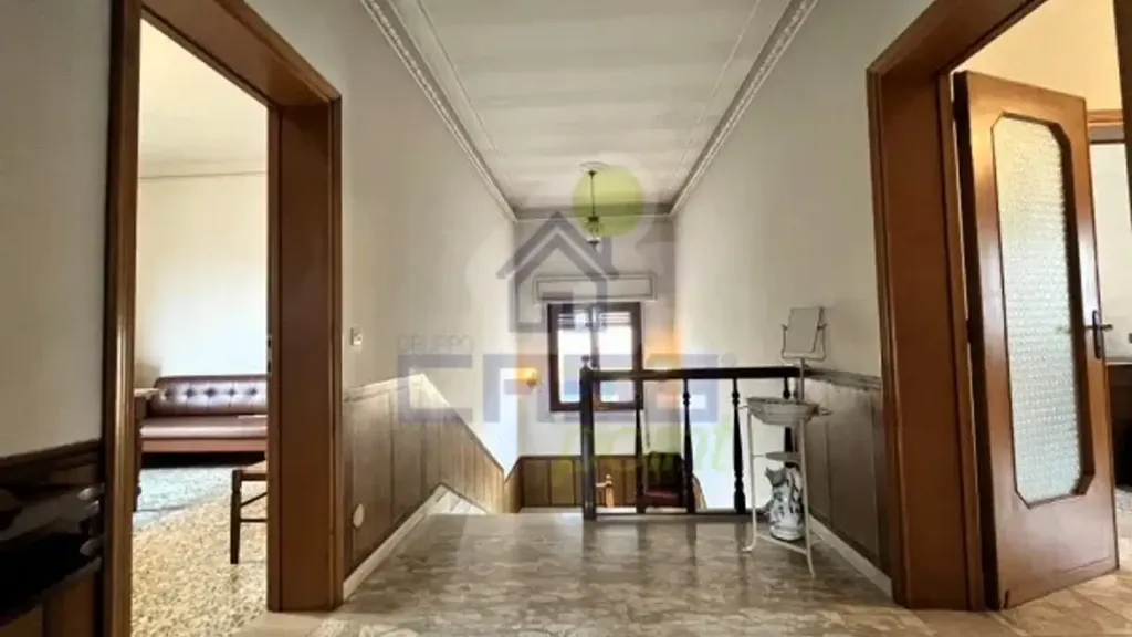 Esik - Villa with Ground Floor Apartment in Asola