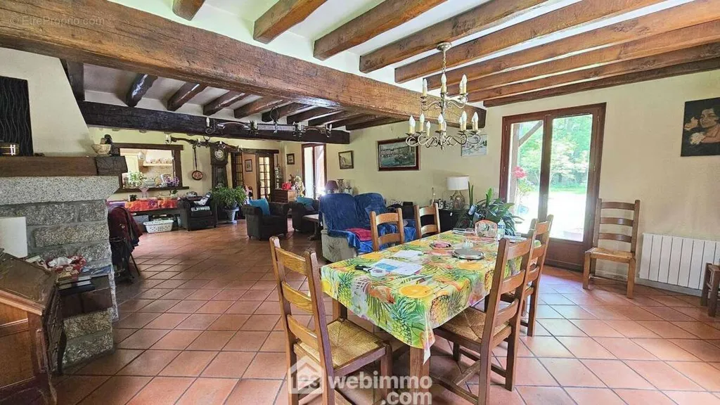 Salle à manger - Maison 5 pièces à Noisy-Sur-Ecole