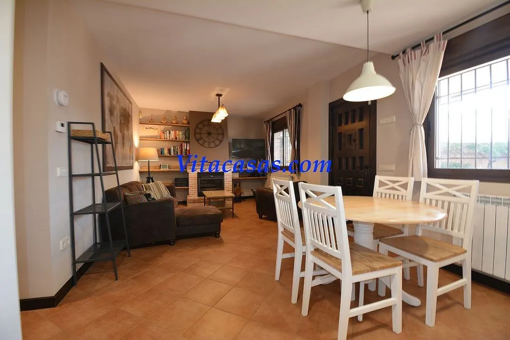 Söögituba - Rustic Chalet with Pool in Robledillo de Mohernando