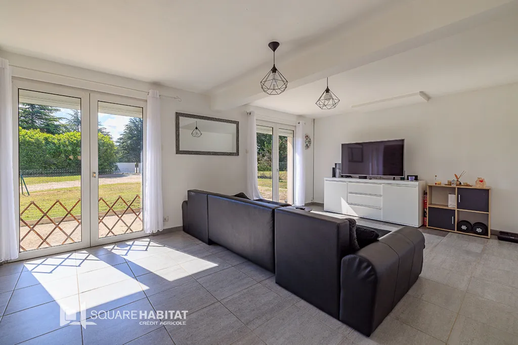 Séjour - Maison Rénovée avec Piscine à Saint-Denis-de-Pile