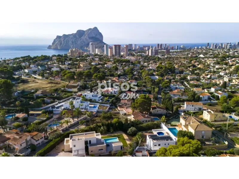 Contemporary Chalet with Solar Installation in Calpe