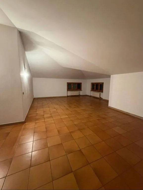Pièces - Luxury Villa with Garden in Verolavecchia