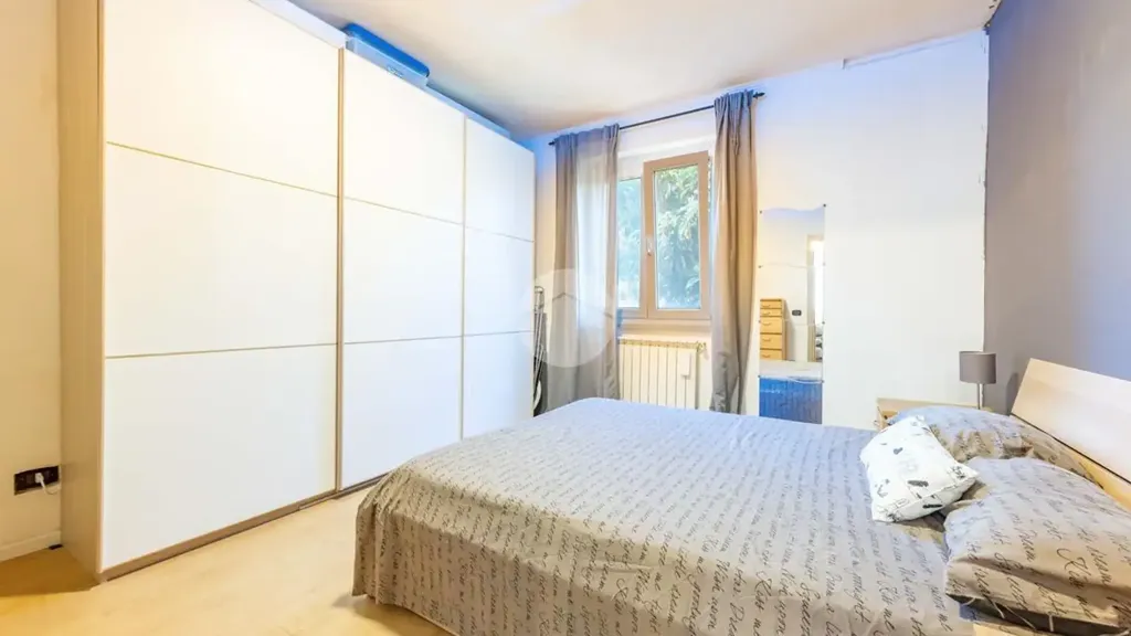 Magamistoad - Rusticated Triplex with Balcony in Frascati