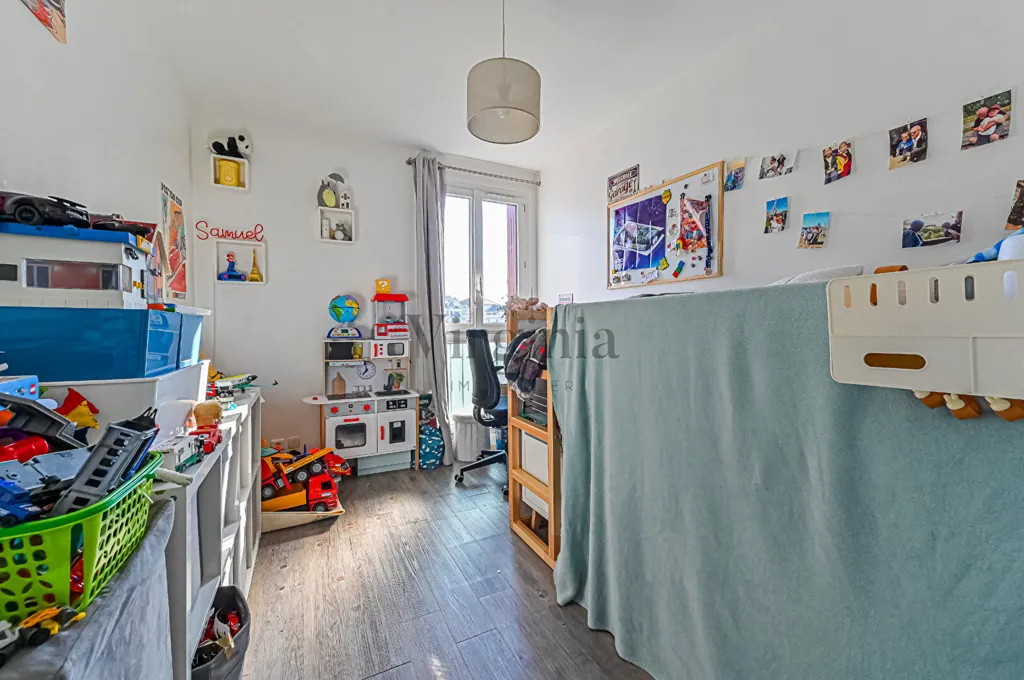 Magamistoad - Fourth Floor Flat with Double Exposure in Charenton Le Pont