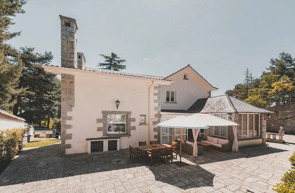 Terrass - Chalet with Pool and Terrace in Navacerrada