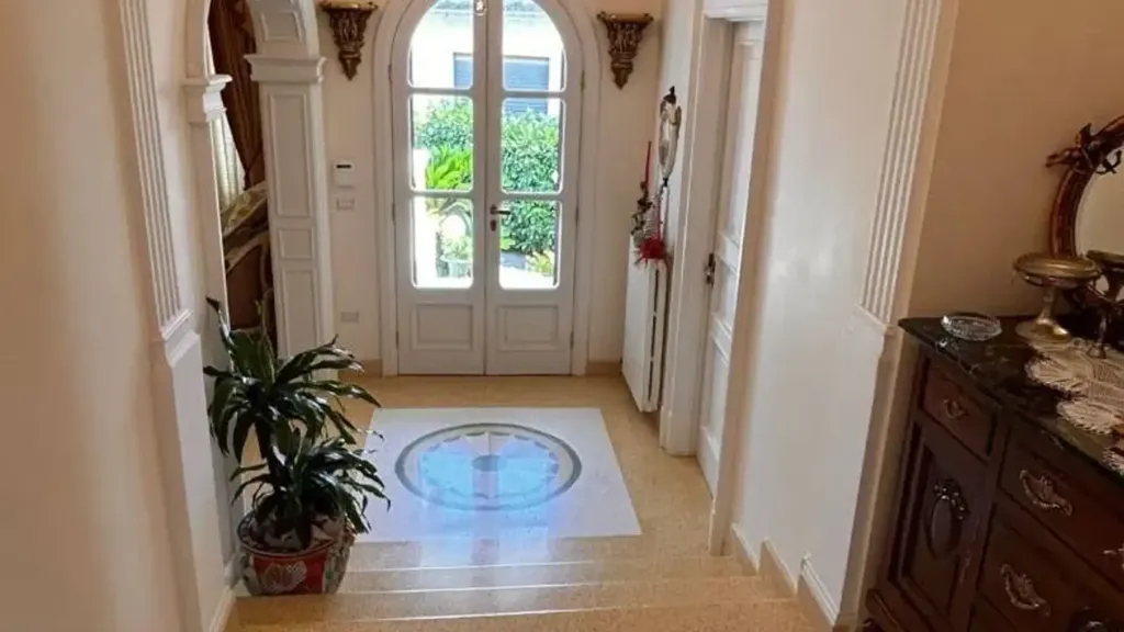 hallway_entrance