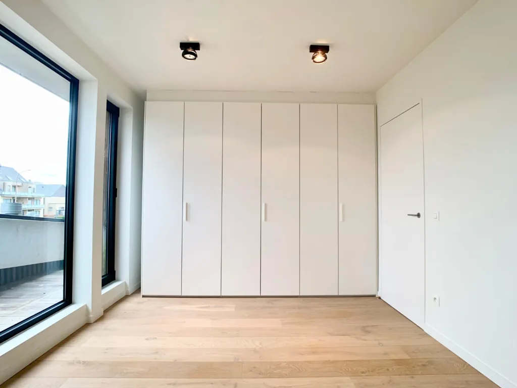 Pièces - Appartement Luxueux avec Vue sur le Lac à Overmere