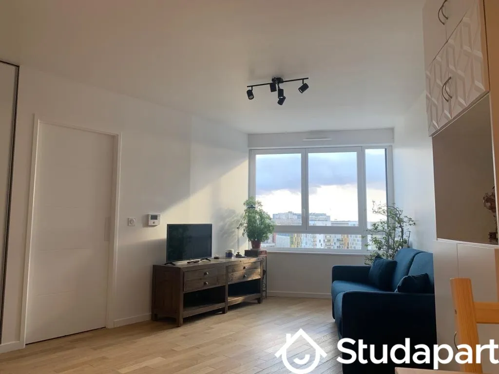 Elutuba - Bright Studio with Paris Views in Clichy