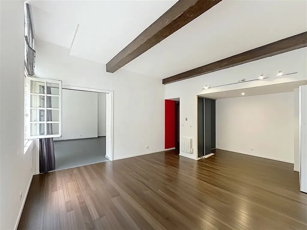 Pièces - Appartement 2 Pièces avec Hauteur sous Plafond à Bordeaux