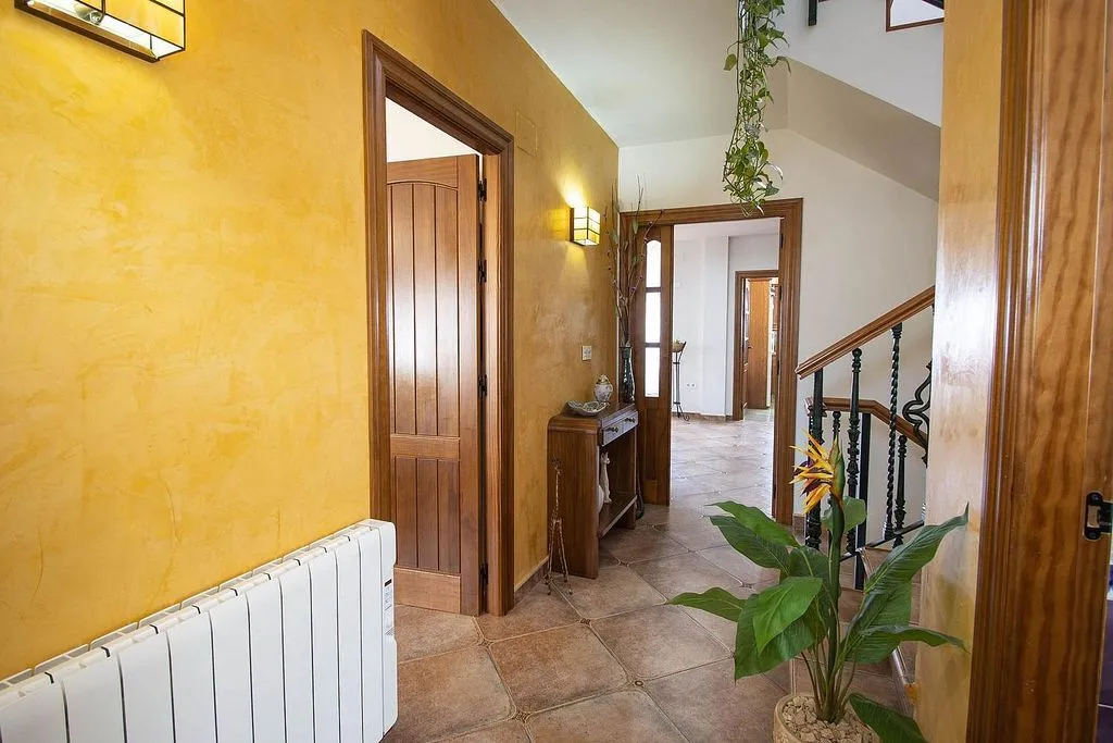 Esik - Chalet with Pool and Terrace in Nívar