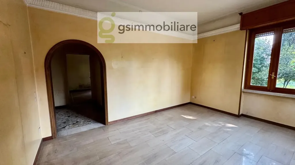 Spacious Apartment with Garden View in Brescia