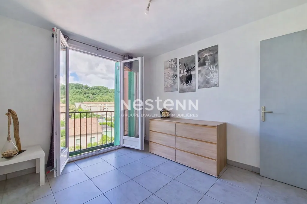 Chambres - Appartement Traversant avec Terrasse à Sisteron