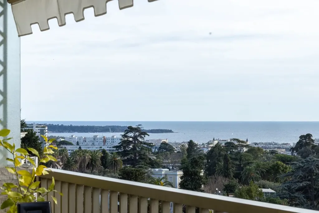 Balcon - Appartement Luxueux avec Vue Mer à Cannes