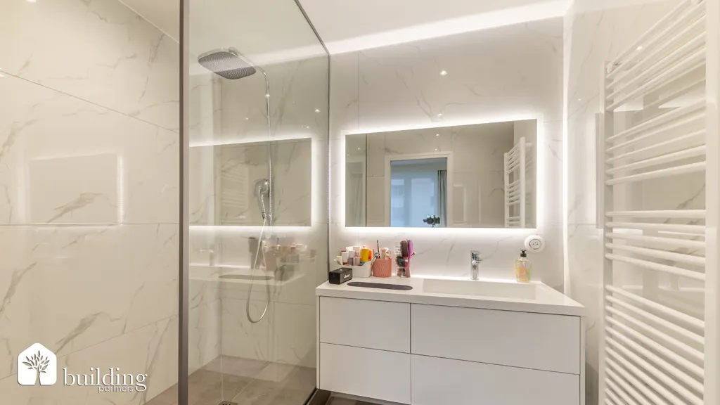Bagni - Renovated Parisian Apartment with Ethanol Fireplace