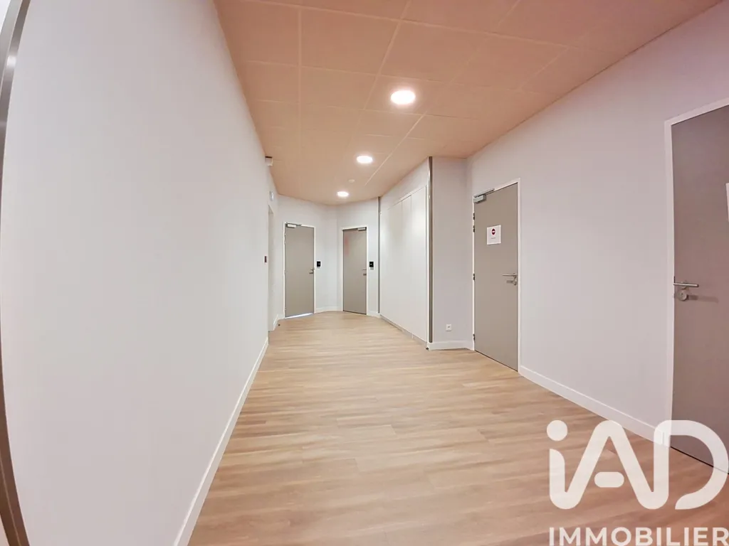 Ingresso - New Office Space with East/South/West Orientation in Pacé