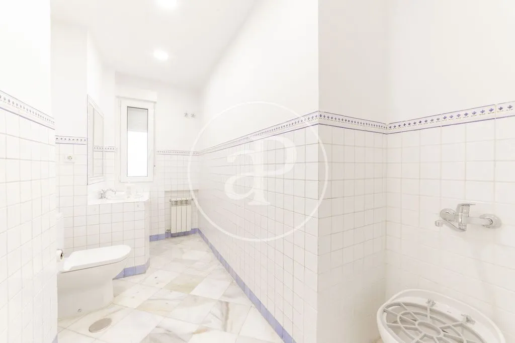 Bathrooms - Luxury Apartment with Classic Façade in Madrid