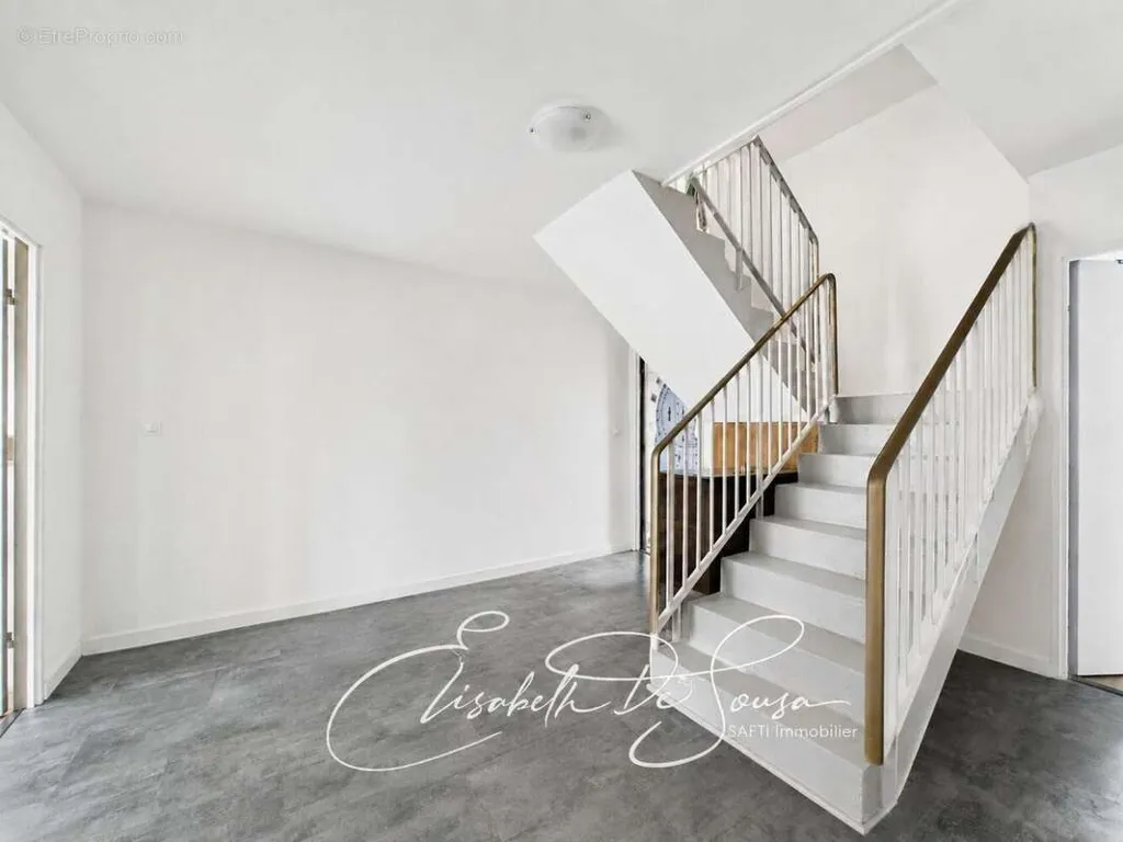 Pièces - Duplex avec Balcon à Alfortville