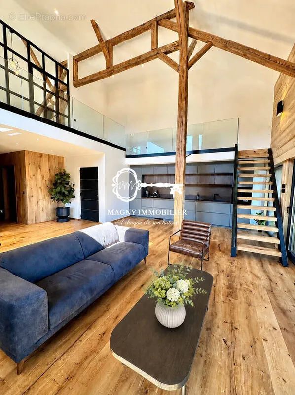 Elutuba - Renovated Duplex with Panoramic Valley View in Marnaz