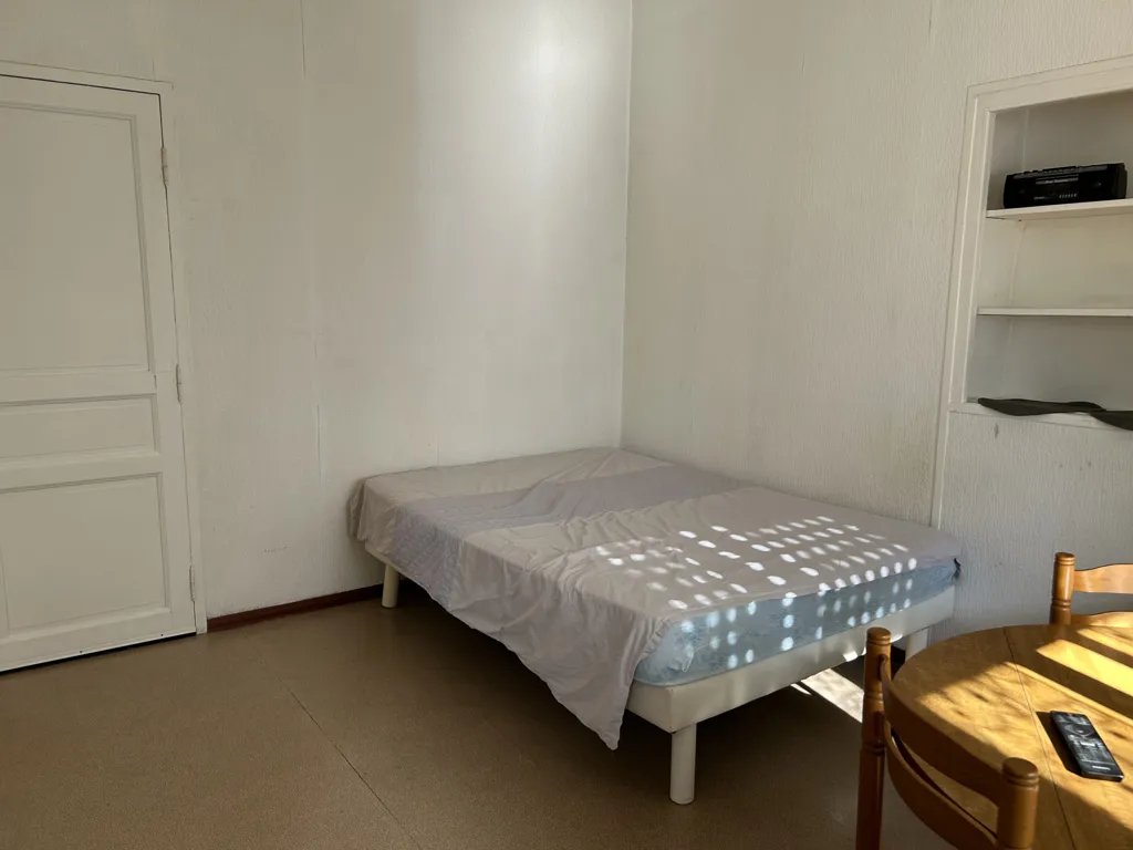 Chambres - Studio Meublé en Centre-Ville avec Ascenseur