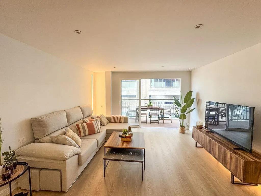Elutuba - 3-Bed Apartment with Terrace in Santa Pola Centre