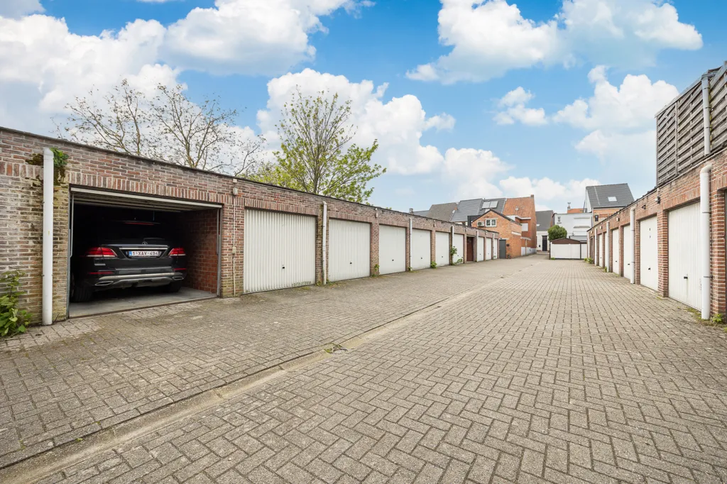 Esterno - Commercial Space with Large Frontage in Herentals