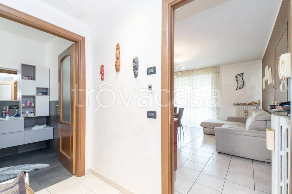 Entrée - Rear-Facing Apartment with Balcony in Turin