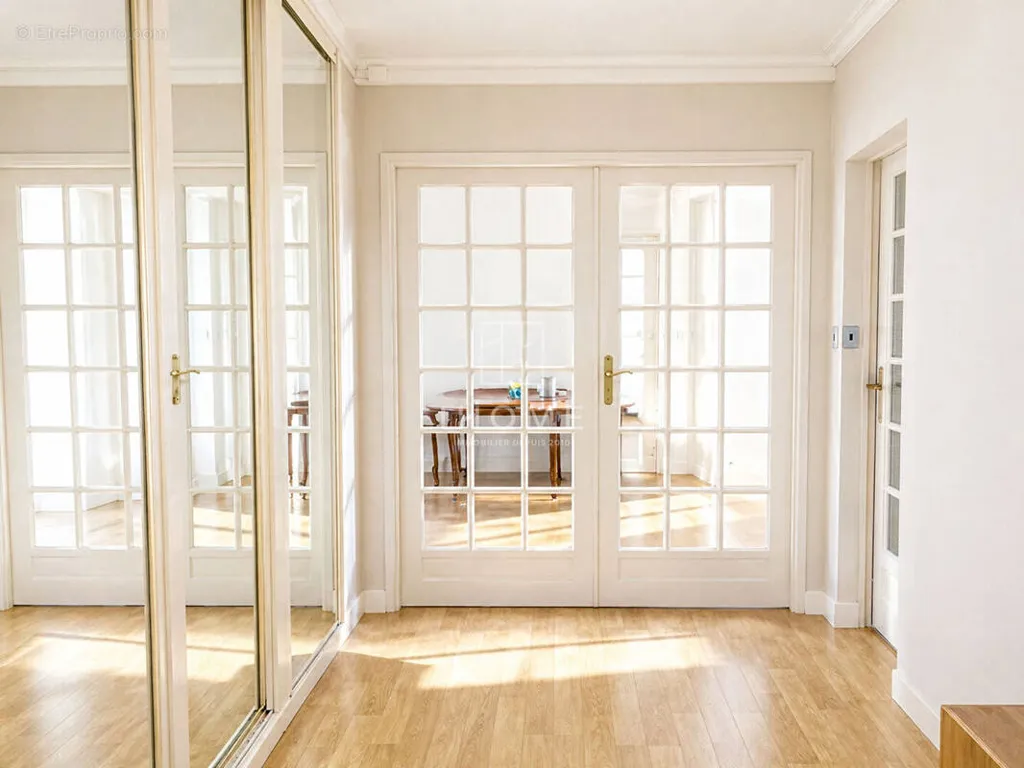 Esik - Bright Apartment with Balcony in Angers Centre