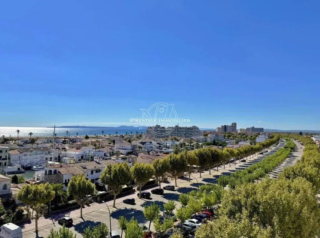 Penthouse with Sea View in Empuriabrava