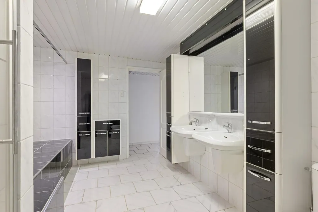 Salles de bain - Maison 11 pièces à Buchten